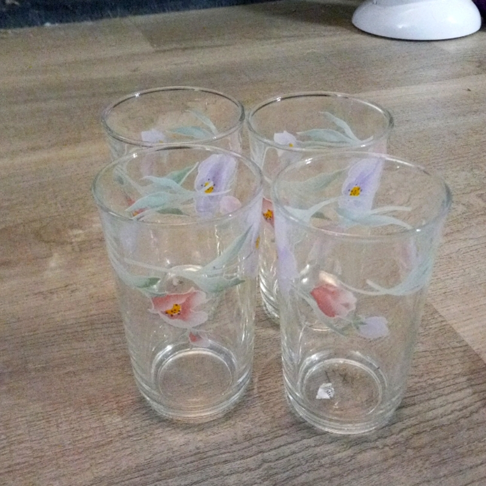 4 vintage Flower Glass tumblers